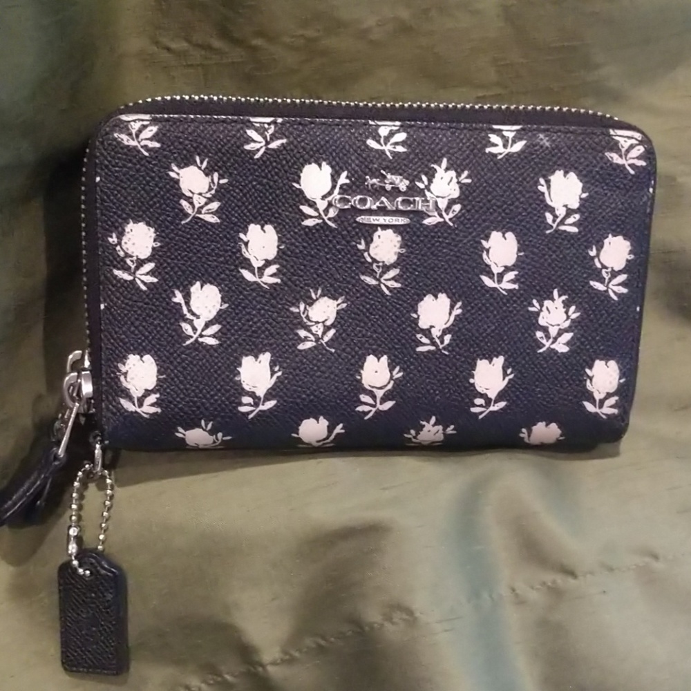 Coach Rosebud Zipper Wallet (6.25 x 3.5)